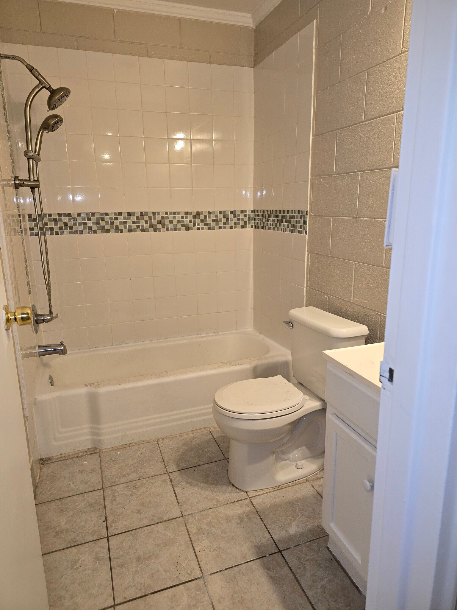 Building Photo - 830 E Lenoir St