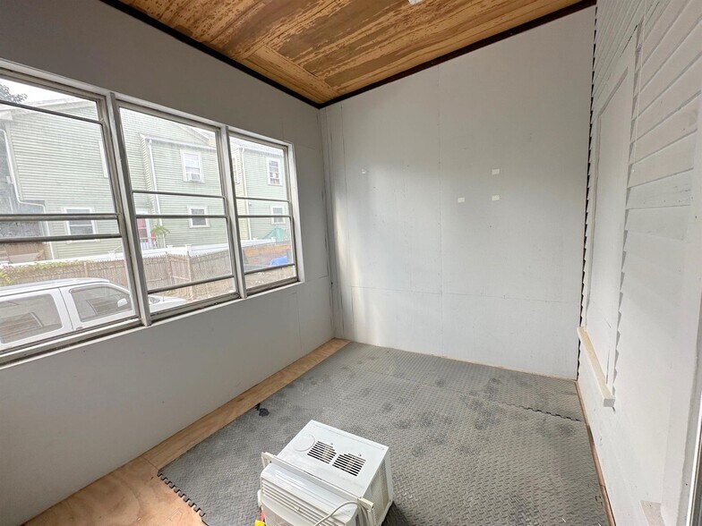 Building Photo - 295 Windsor St