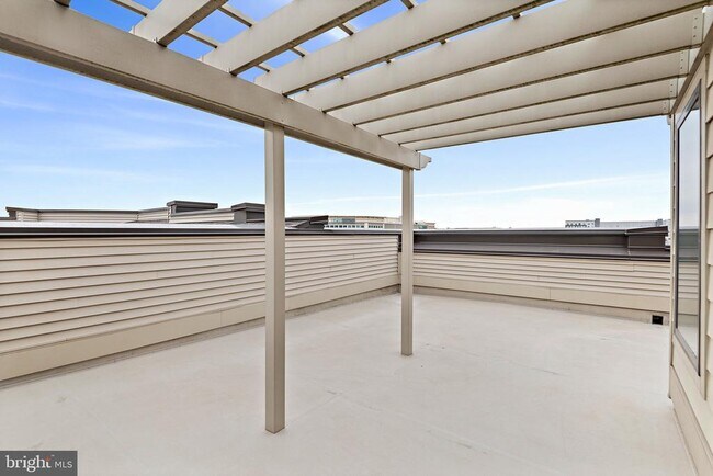 Building Photo - 44742 Tiverton Sq