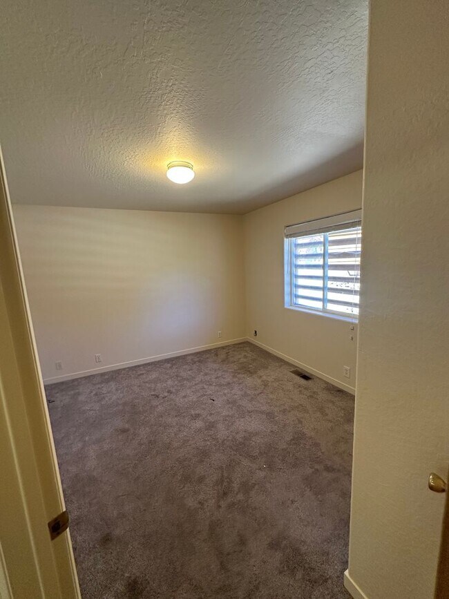Building Photo - 11530 Rhineland Ave