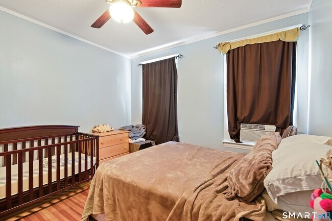 Building Photo - 253 W Elm St