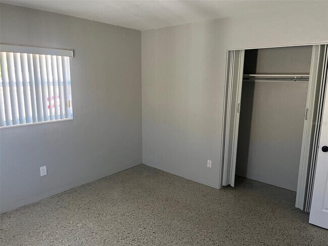 Building Photo - 428 90th Ave