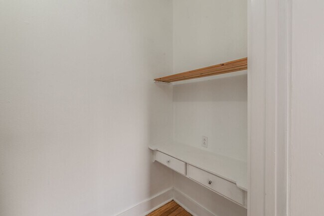 Building Photo - GREAT MONTICELLO 1 Bedroom, 1 Bathroom!!!