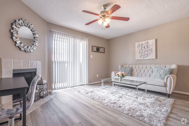 1BR, 1BA - 642SF - Century Park