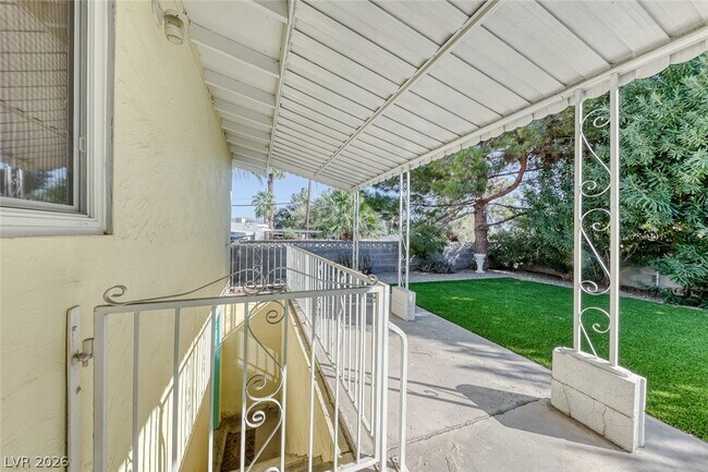 Building Photo - 1245 S 15th St