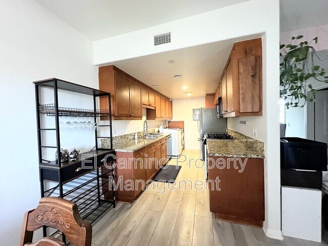 Building Photo - 17230 Newhope St