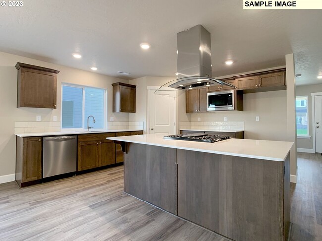 Building Photo - A Must see Hermiston Home!!