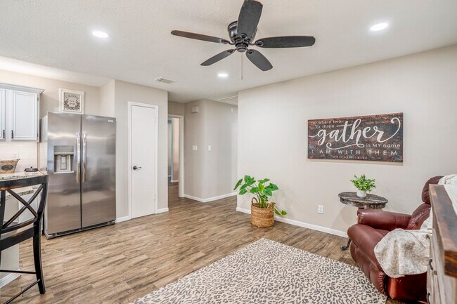 Building Photo - 5418 Roserock Ln