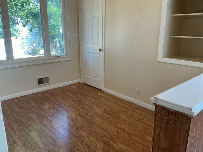 Building Photo - 3BR 1BA Single Family