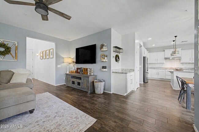 Building Photo - 5103 S Moccasin Trail