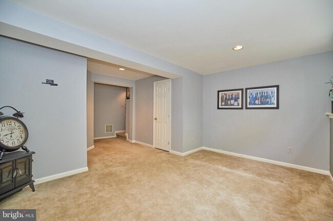 Building Photo - 6633 Skylemar Trail
