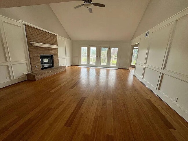 Building Photo - 3203 Bayou Dr