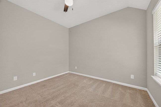Building Photo - 381 Andes Dr