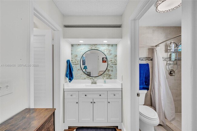 Building Photo - 7018 SW 53rd Ln