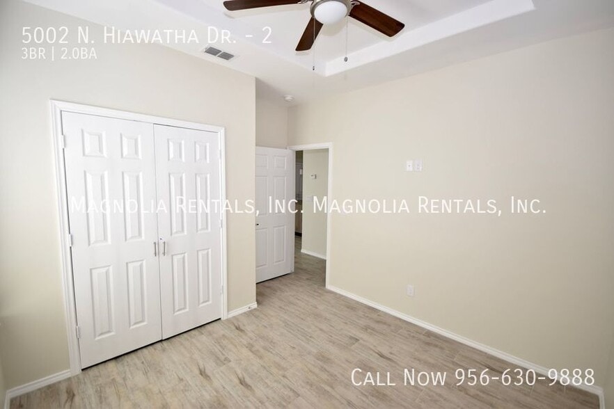 Building Photo - 5002 N Hiawatha Dr
