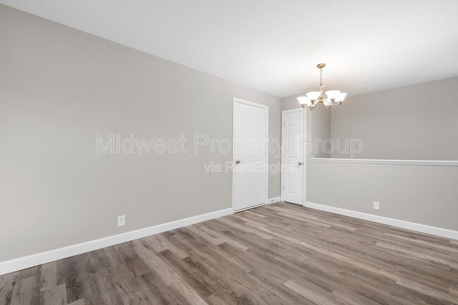 Building Photo - 438 Bush Dr