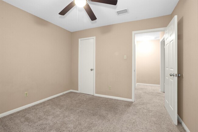 Building Photo - 16327 Green Shade Dr