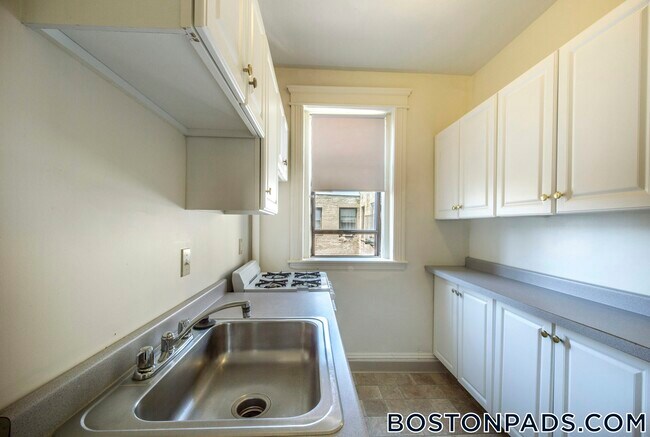 Building Photo - 1152 Commonwealth Ave