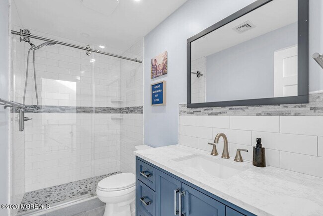 Building Photo - 17 Woods End Rd