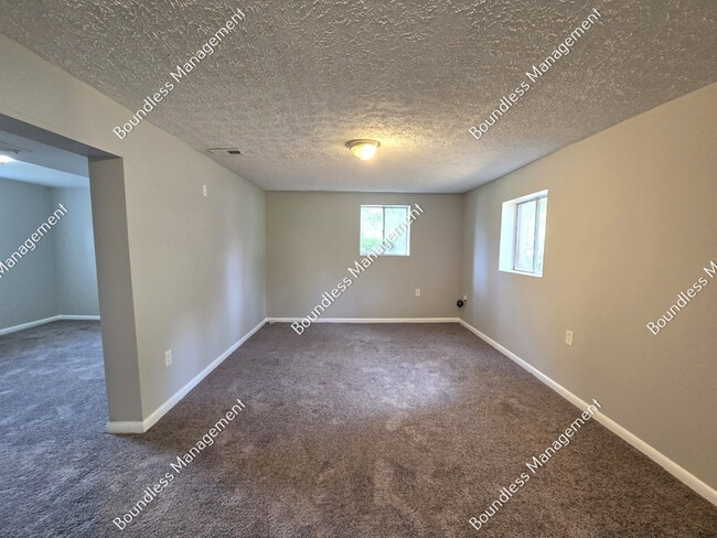Building Photo - 8834 Homewood Dr