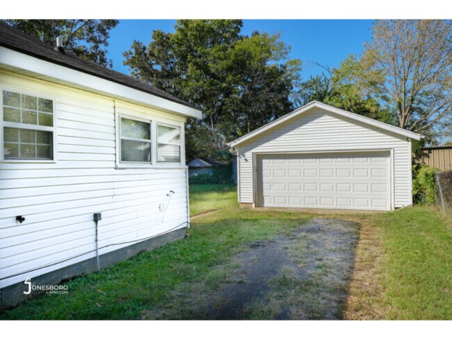 Building Photo - 1105 Turner St