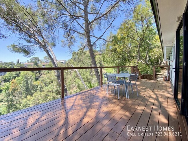 Building Photo - 2736 Hollyridge Dr