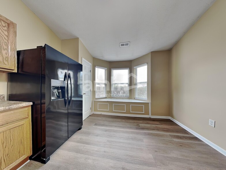 Building Photo - 469 Hennepin Dr