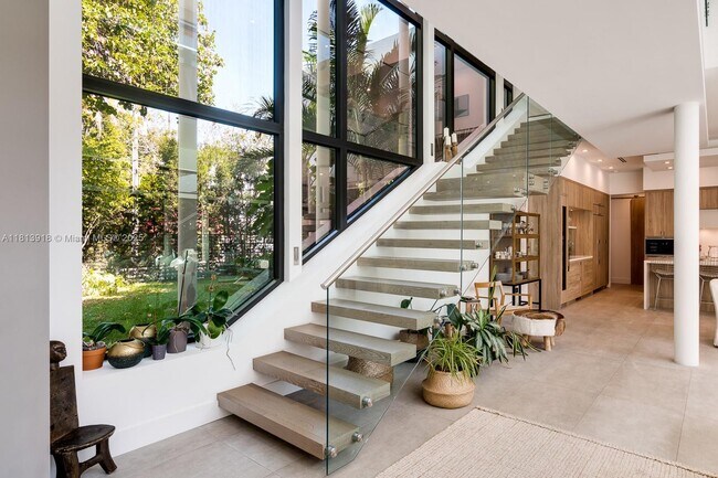 Building Photo - 4094 Park Ave