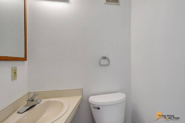 Building Photo - 2606 W 30th Ave