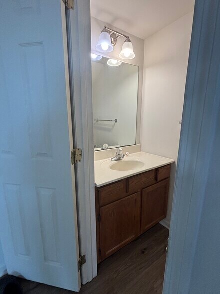 Half bath - 11425 Alanridge Ln
