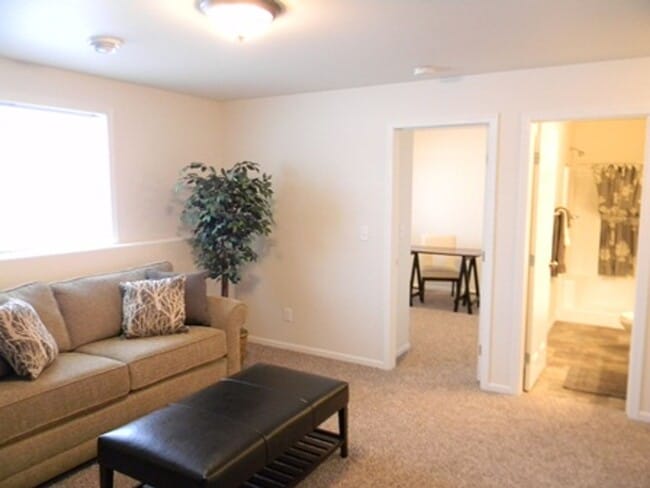 Building Photo - 3 bedroom Twin home