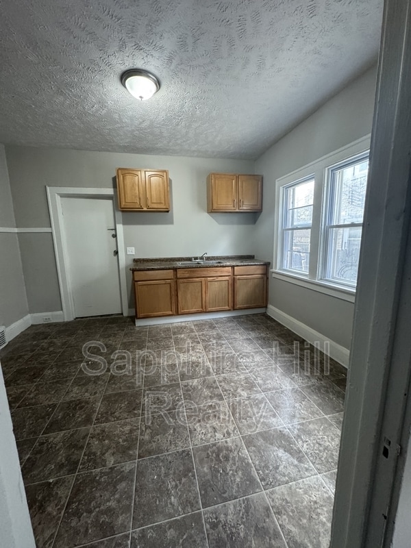 Building Photo - 4056 E 136th St