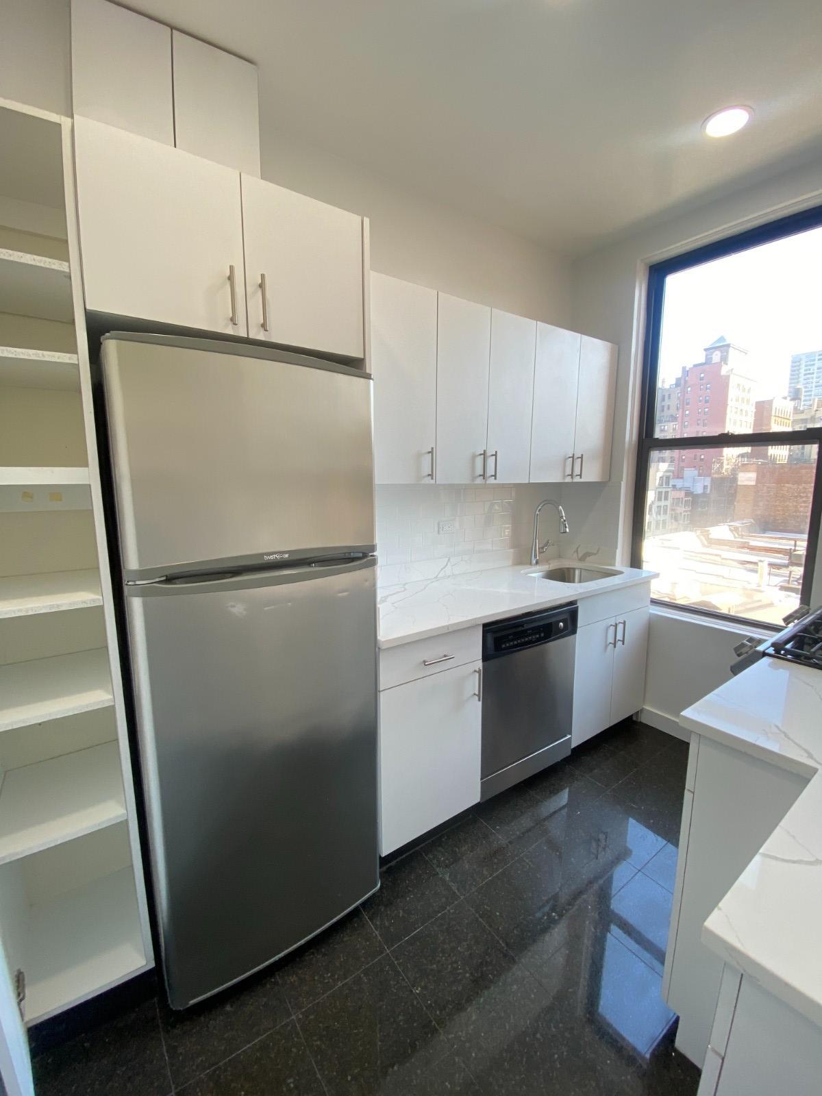 Building Photo - 166 W 72nd St