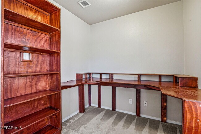 Building Photo - 2300 Glitter Point
