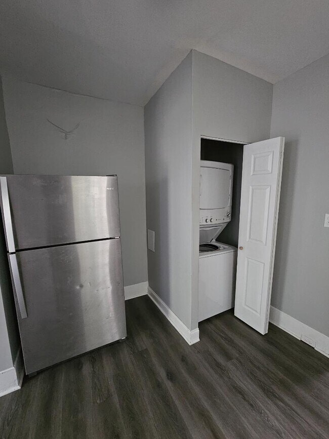 Building Photo - 114 N Wilton St
