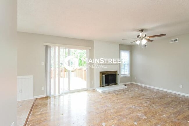 Building Photo - 3 Bedroom Pet-Friendly Home in CHARLOTTE, NC with Main Street Renewal
