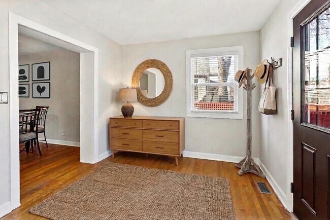 Building Photo - 3423 N Springfield Ave