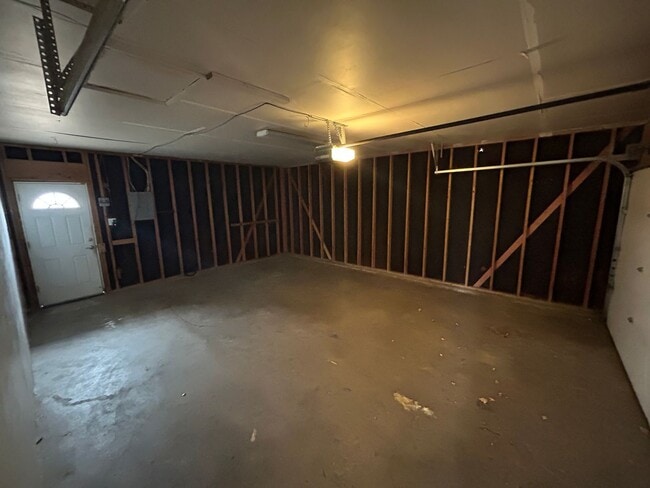 Building Photo - Beautiful 3-Bedroom Home with 2-Car Garage & HUGE Backyard!