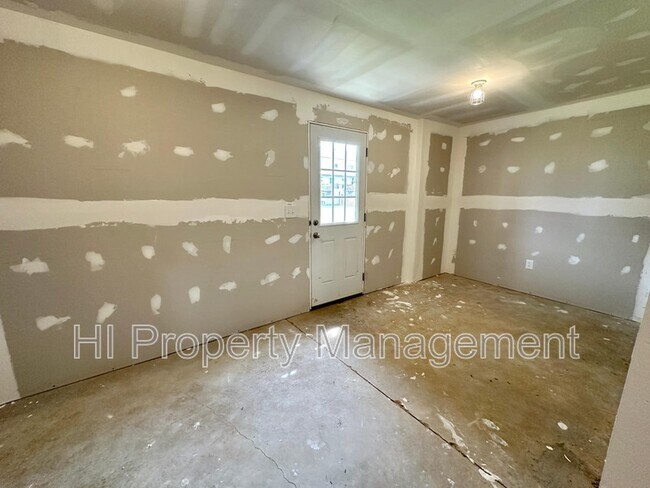 Building Photo - 11 High Pne Trl