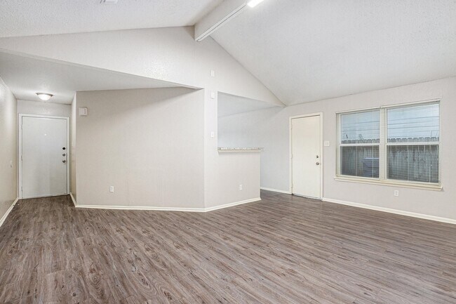 Building Photo - 2203 Crosscoach Ln