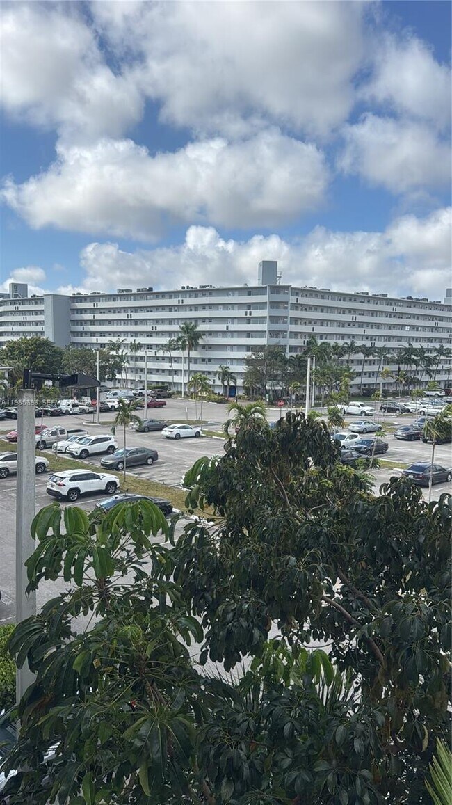 Building Photo - 1780 NE 191st St