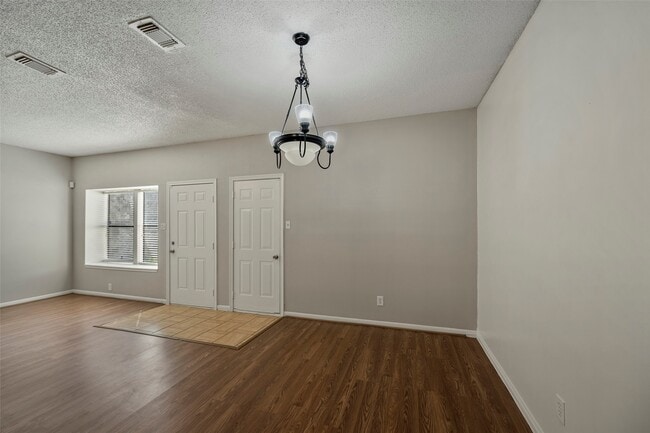 Building Photo - 7120 Deer Creek Ct