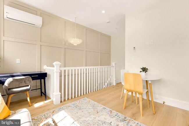 Building Photo - Private Georgetown Living!