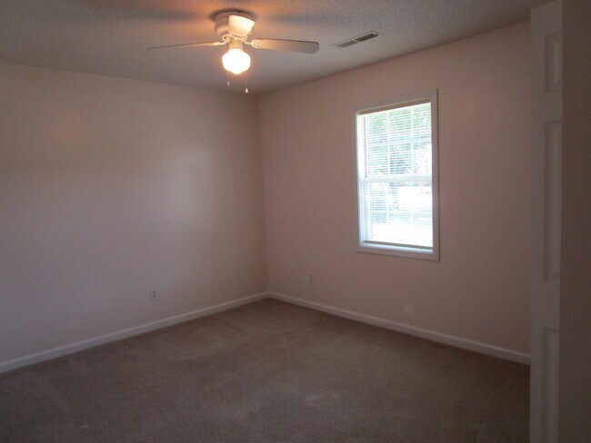 Building Photo - 2555 Nicholson Dr