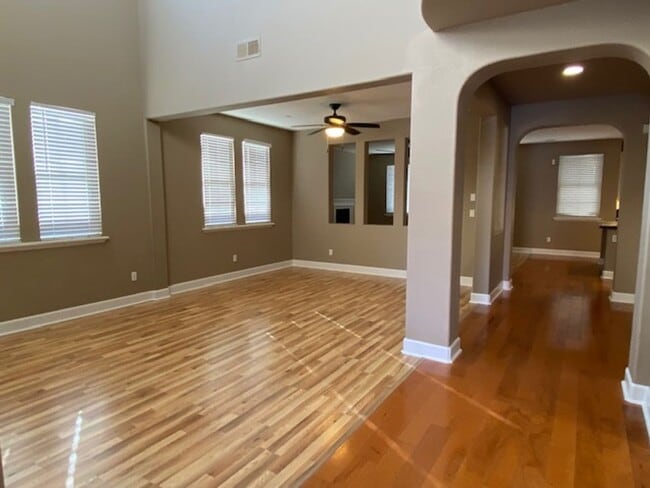 Building Photo - Available 8/1 - Lincoln Crossing 6 bedroom...