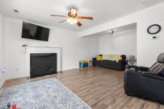 Building Photo - Welcome to your dream home in the desirable Aragona Village!