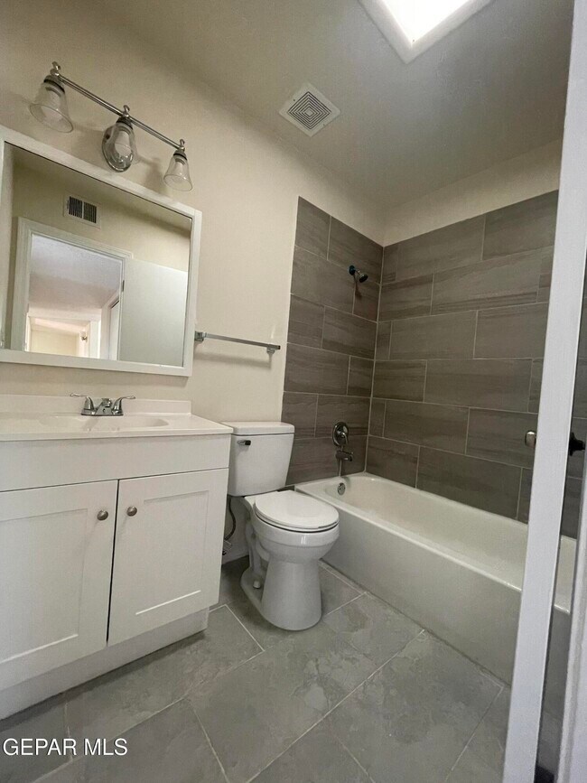 Building Photo - 10830 Cardigan Dr