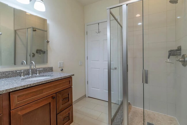 Building Photo - 1761 W Augusta Blvd