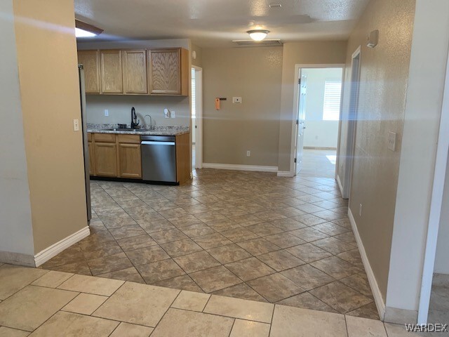 Building Photo - 548 Ramar Rd