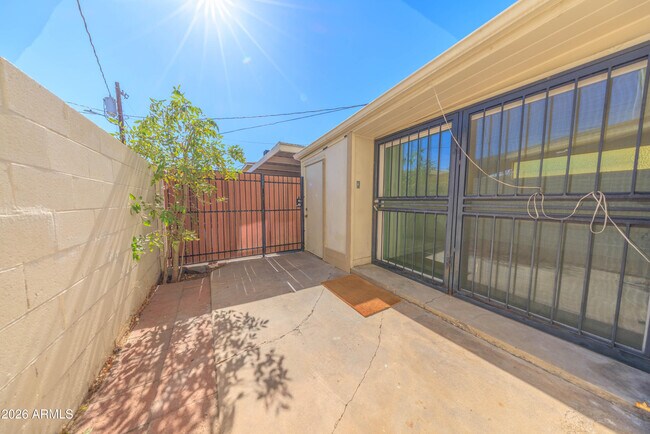 Building Photo - 4558 N 15th Ave
